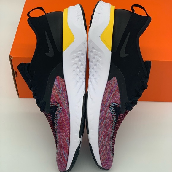 Nike Odyssey React 2 Flyknit - Picture 4 of 11